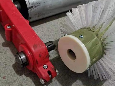定制无动力滚刷清扫器被动滚刷机水泥厂皮带机图3