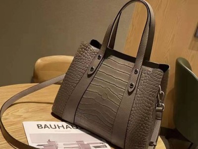 广东广州鞋包货源女包厂家货源图3